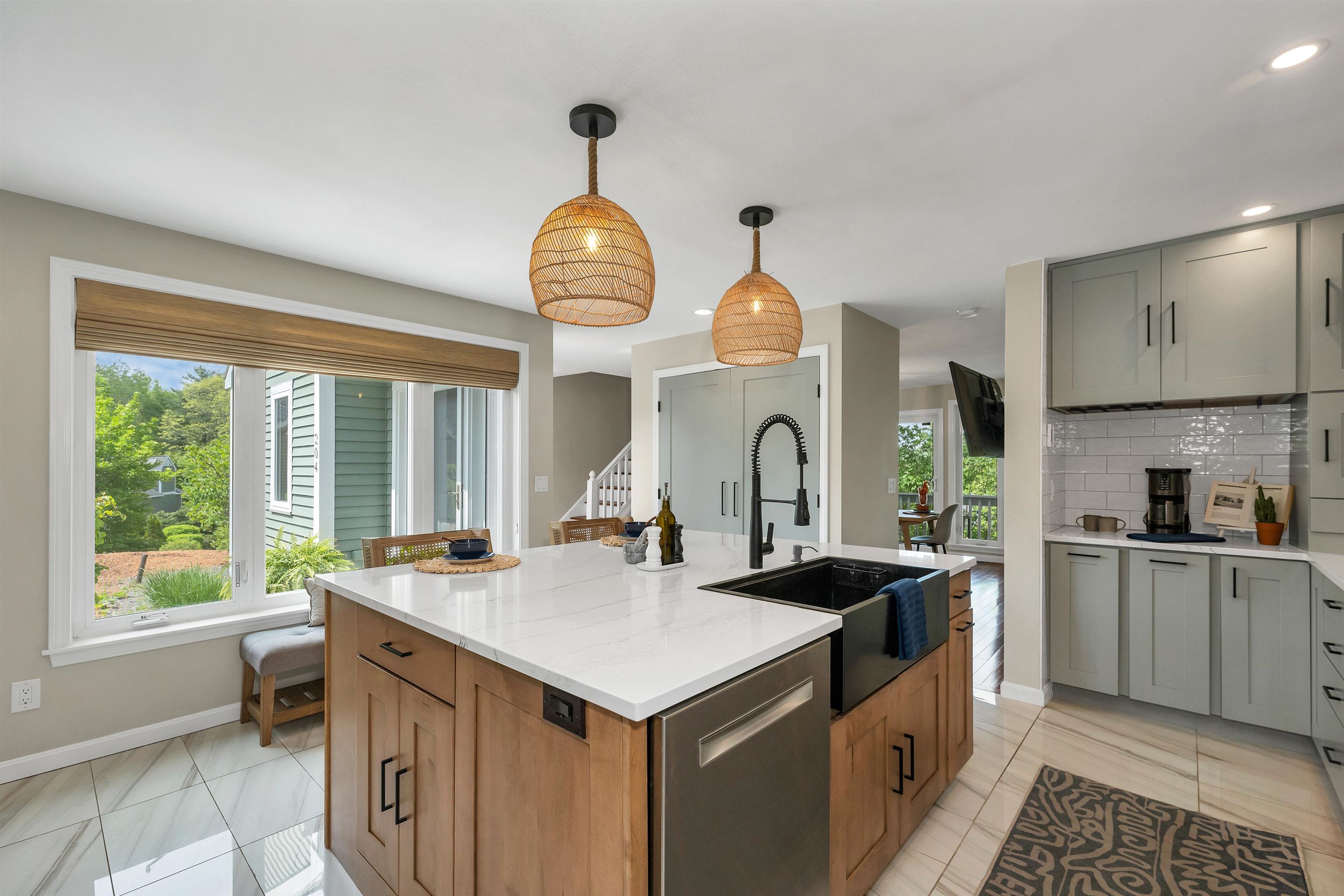 204 Chase Way Manchester, NH 03104 - Photo 6 of 50