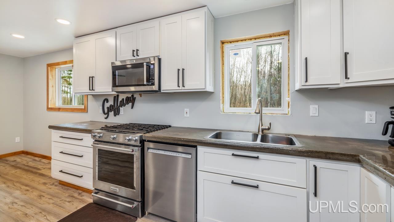 965 Harrison Lane Florence, WI 54121 - Photo 10 of 29