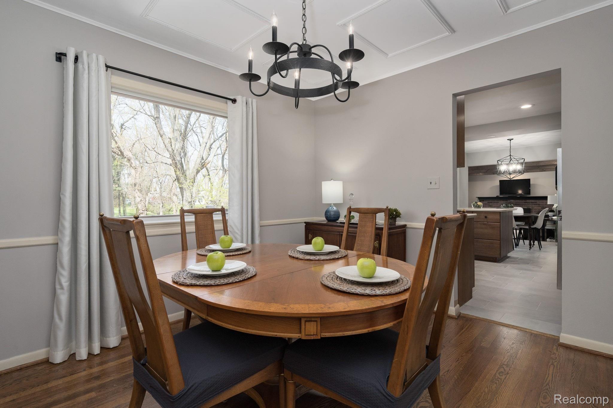 1100 Kingsview Avenue Rochester, MI 48309 - Photo 17 of 48 Beautiful dining area off of kitchen