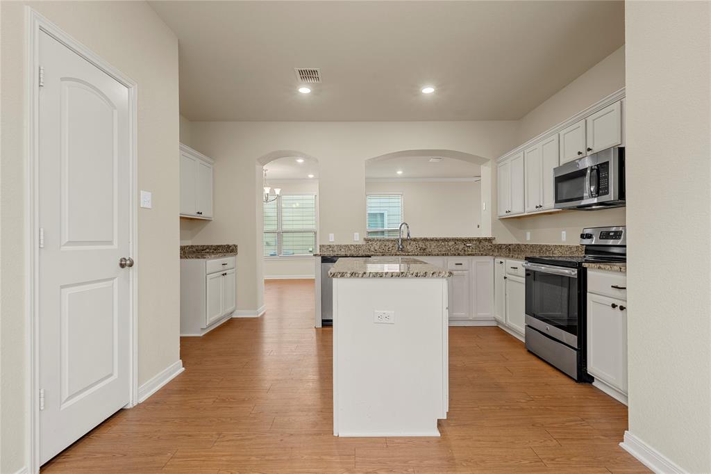 10249 Biltmore Drive Waco, TX 76708 - Photo 11 of 32