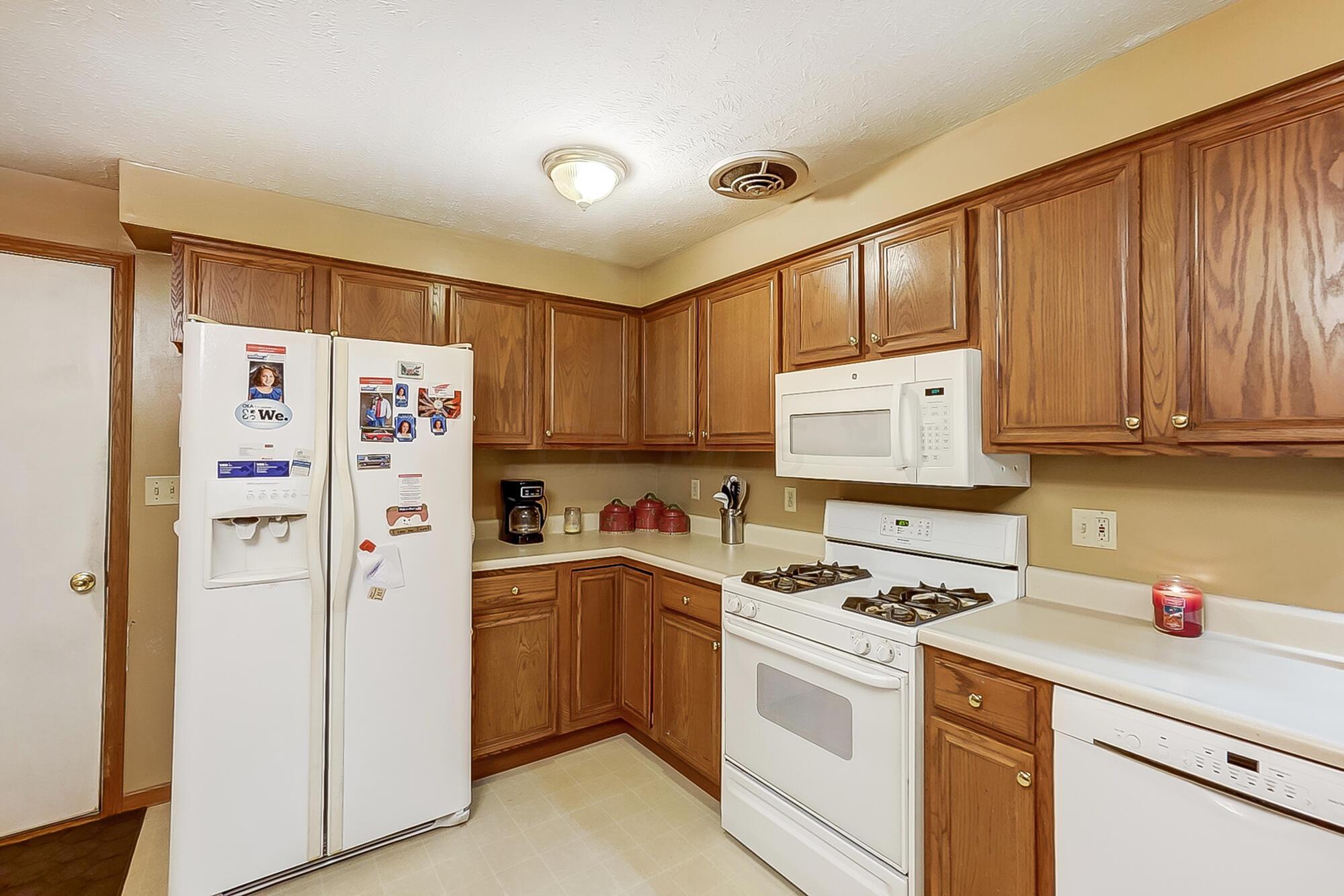 3979 Delmar Circle Springfield, OH 45503 - Photo 7 of 30 008