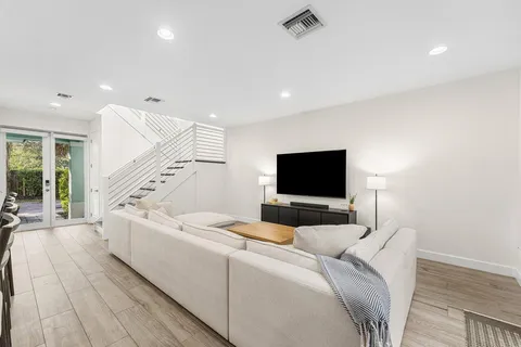 $865,000 | 612 Southwest 15th Street, Fort Lauderdale, FL 33315