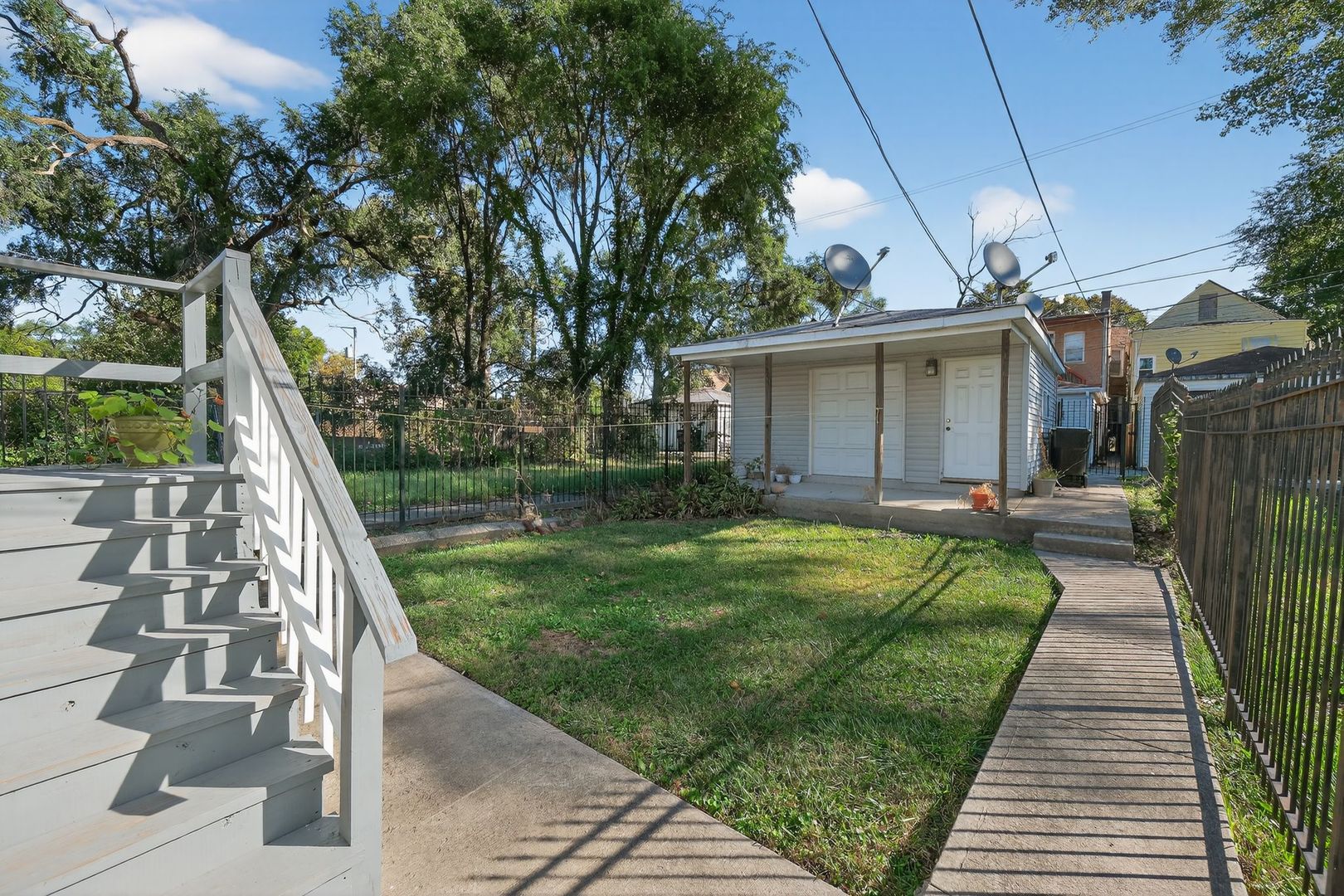 6541 South Carpenter Street Chicago, IL 60621 - Photo 8 of 27 a view of a house with backyard