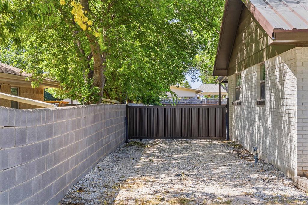 809 West Liveoak Street Coleman, TX 76834 - Photo 23 of 34