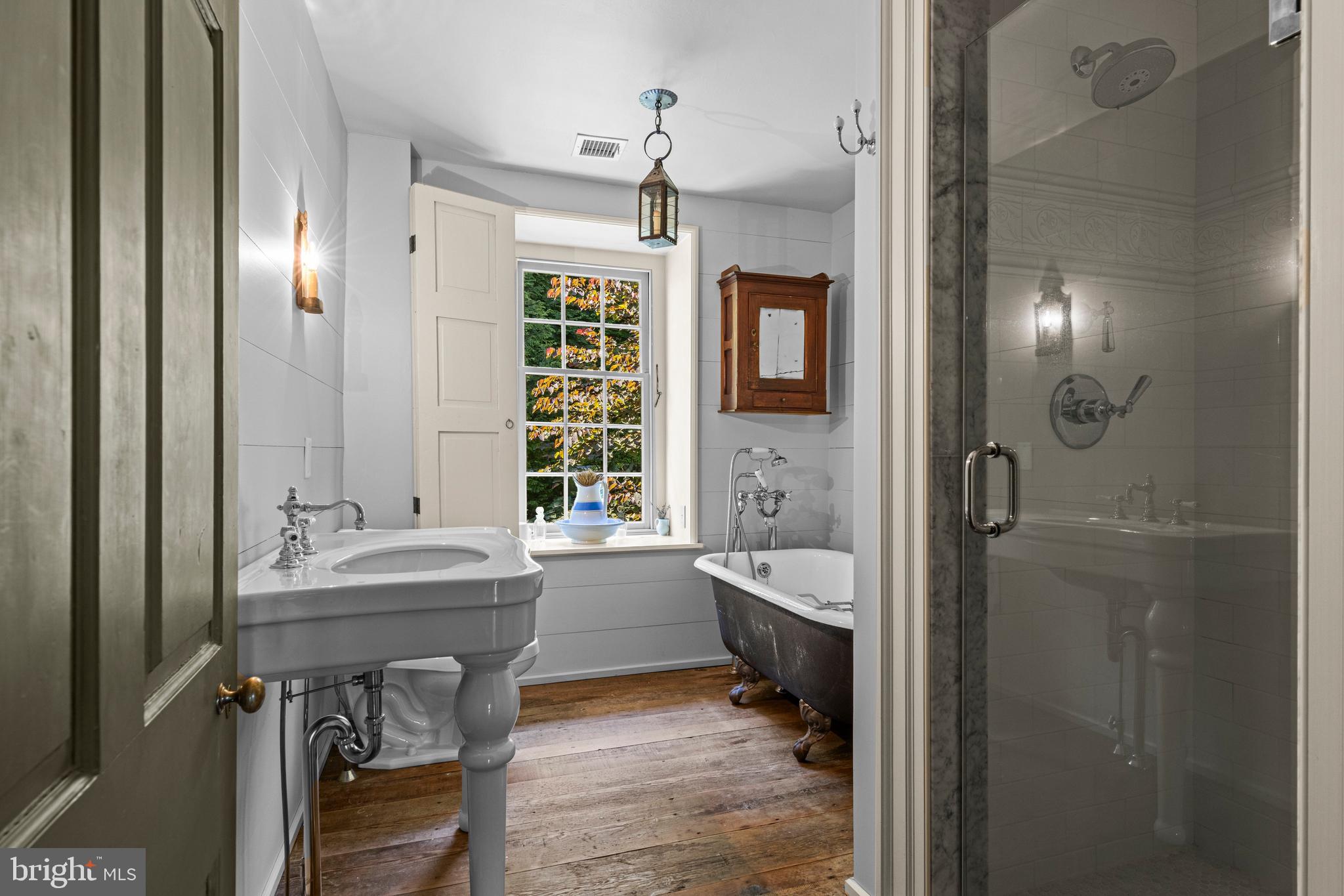 639 Church Road Malvern, PA 19355 - Photo 48 of 70 Shared Hall Bathroom