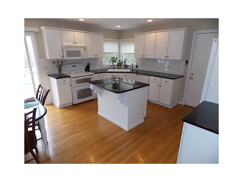 1096 Middle Road East Greenwich, RI 02818 - Photo 7 of 20 Kitchen.
