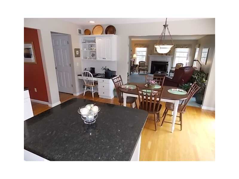 1096 Middle Road East Greenwich, RI 02818 - Photo 8 of 20 Dining Area.