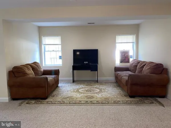 $1,950 | 15309 Briarcliff Manor Way, Burtonsville, MD 20866