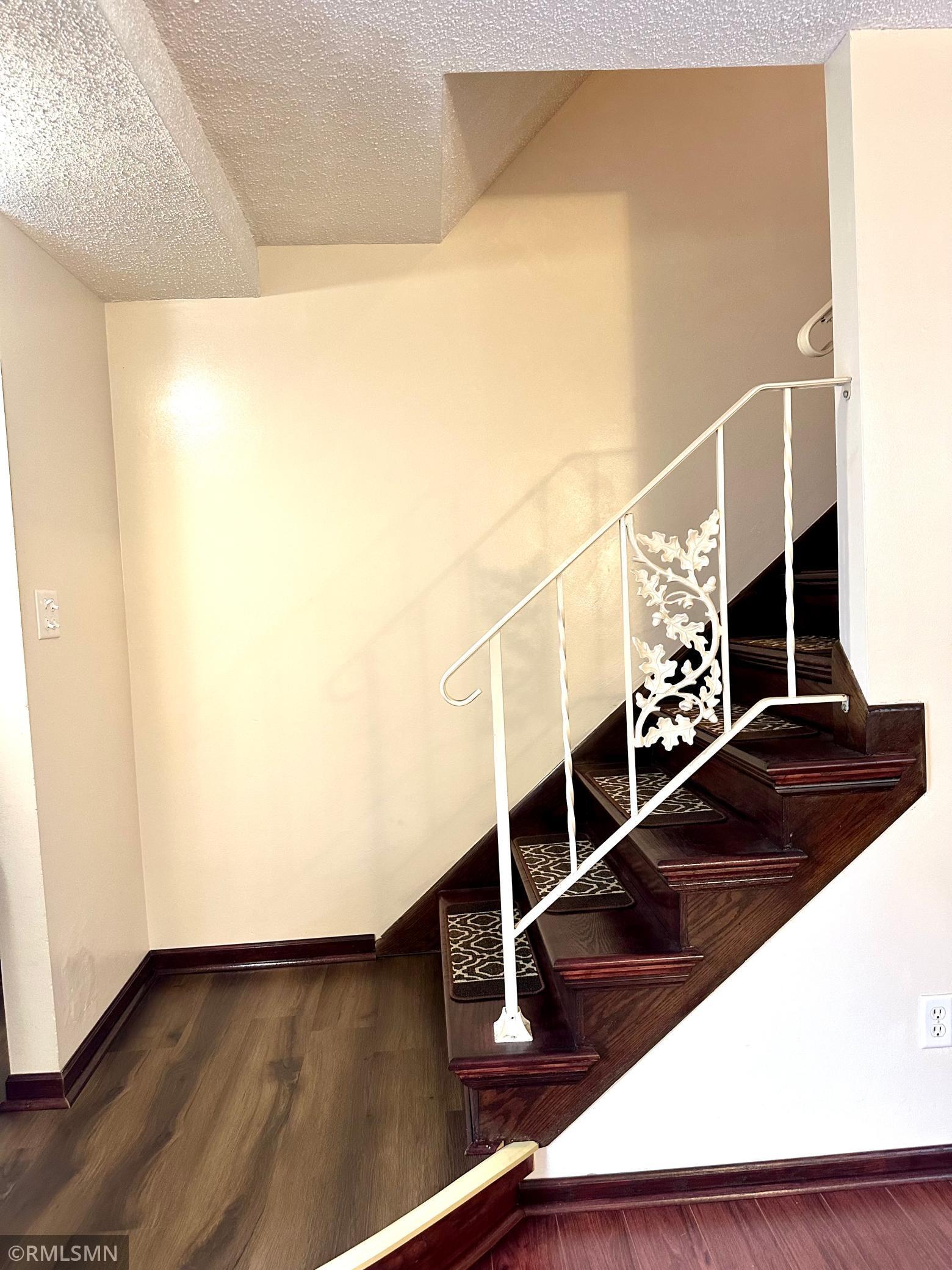 1228 Wagon Wheel Road Hopkins, MN 55343 - Photo 4 of 22