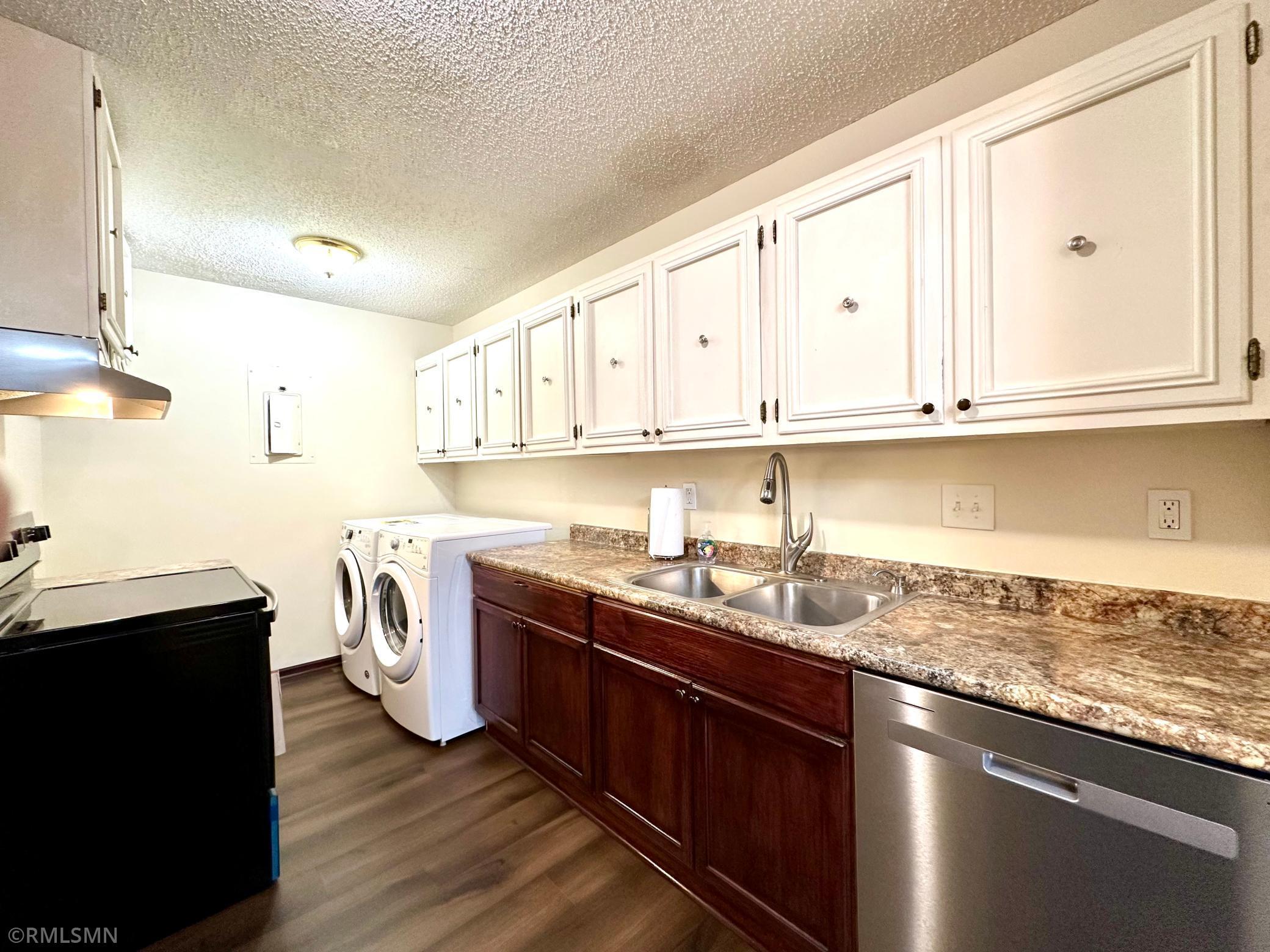 1228 Wagon Wheel Road Hopkins, MN 55343 - Photo 10 of 22