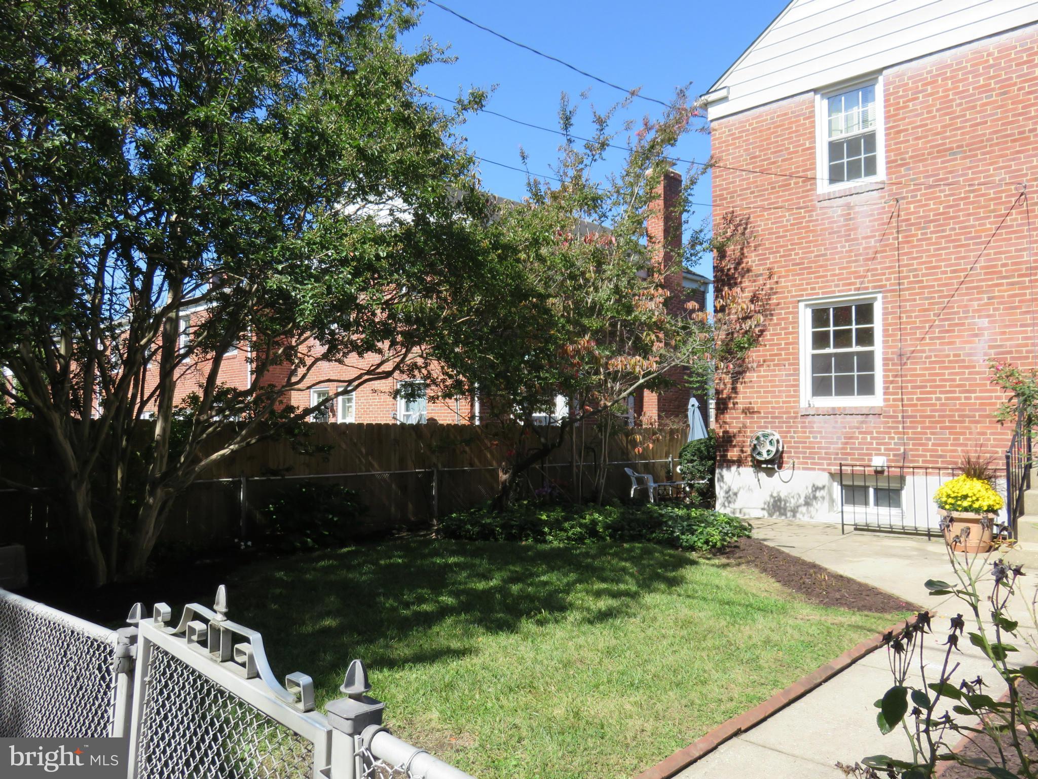 1930 Edgewood Road Baltimore, MD 21286 - Photo 29 of 30 a view of a chairs and table in backyard