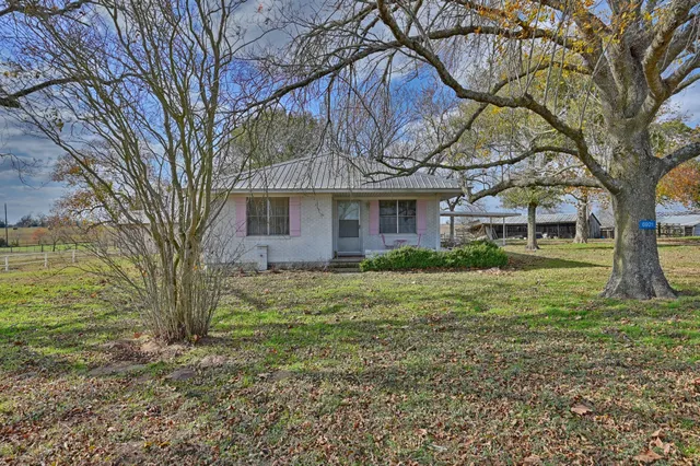 $3,507,768 | 6921 Schulz Lane, Bleiblerville, TX 78931