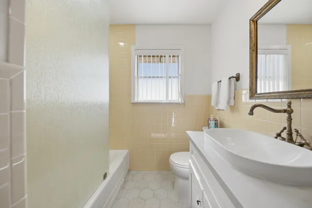 $3,507,768 | 6921 Schulz Lane, Bleiblerville, TX 78931