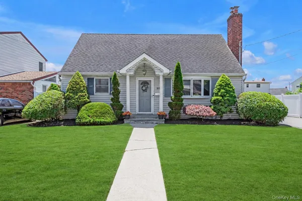 $725,000 | 63 Lincoln Boulevard, Bethpage, NY 11714