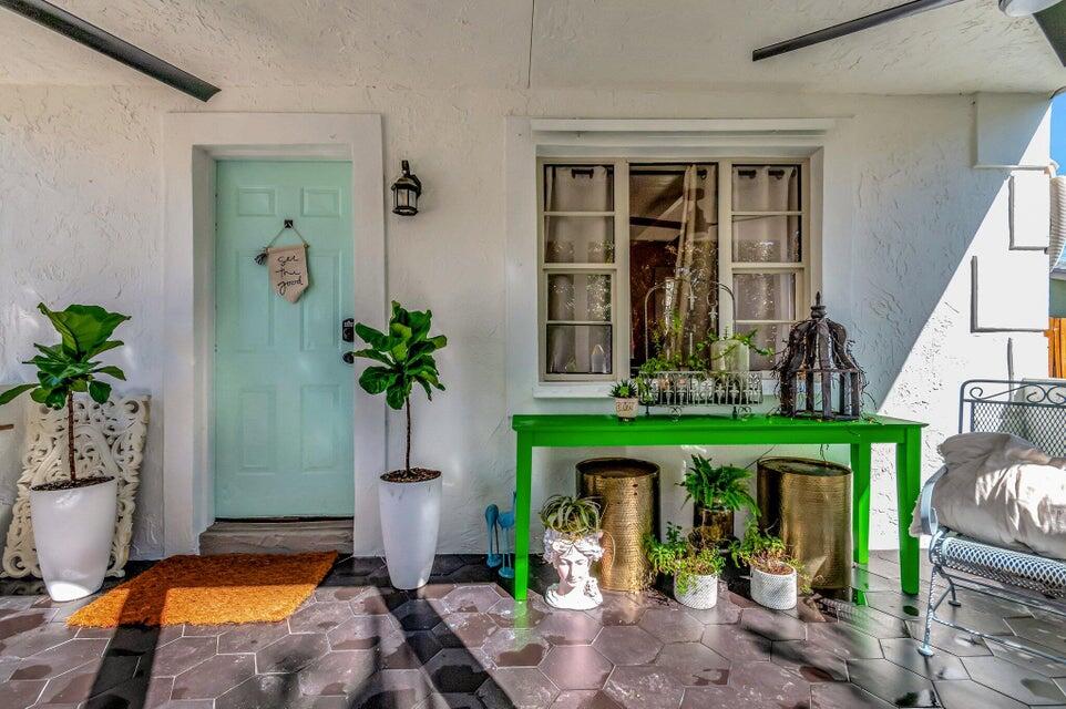 237 Southwest 3rd Avenue Delray Beach, FL 33444 - Photo 5 of 37 20250313210612477990000000-o