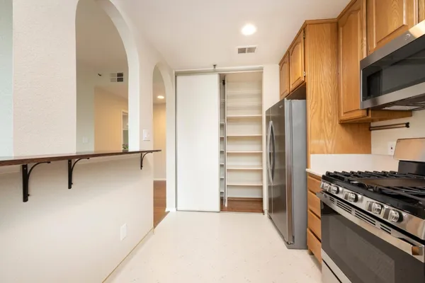$1,088,000 | 30 Lorton Avenue, Unit 302, Burlingame, CA 94010