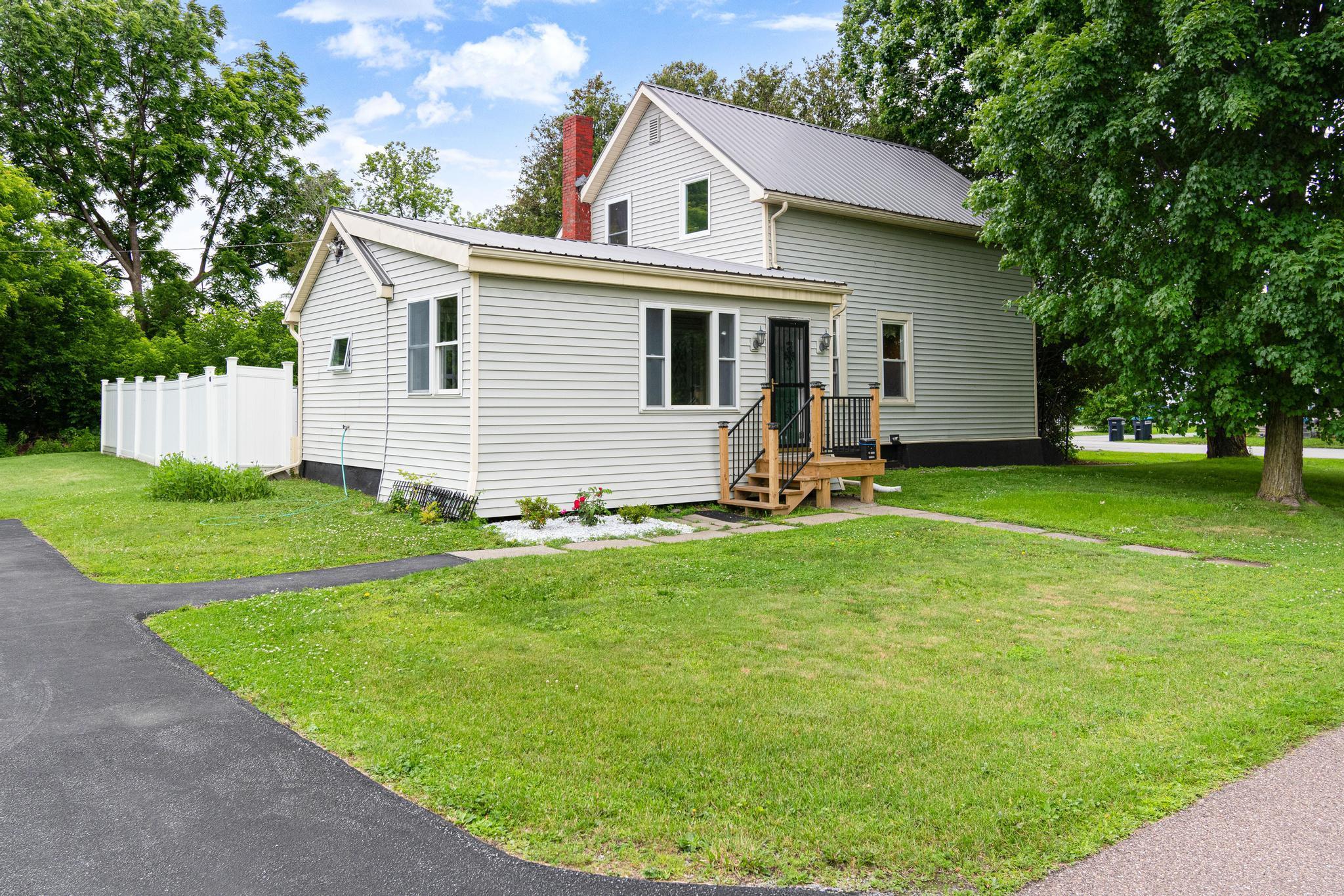 78 Aldis Street St. Albans, VT 05478 - Photo 4 of 45
