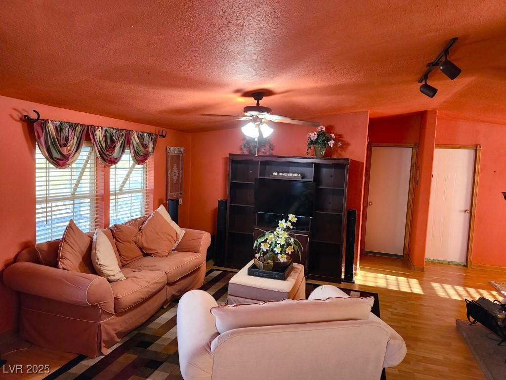 955 West Hobson Street Searchlight, NV 89046 - Photo 4 of 34