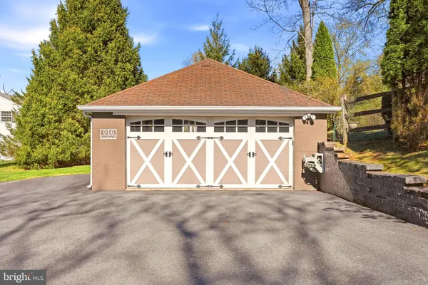 $925,000 | 916 General Howe Drive, West Chester, PA 19382