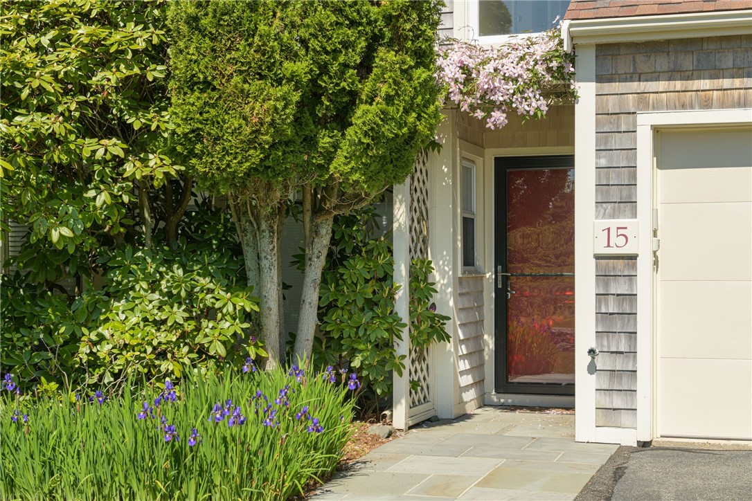 15 Hammersmith Road, Unit 15 Newport, RI 02840 - Photo 2 of 15