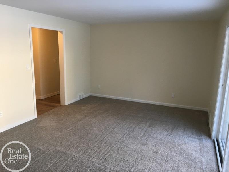3208 Riverside Drive Port Huron, MI 48060 - Photo 18 of 36 31338210-17.JPG