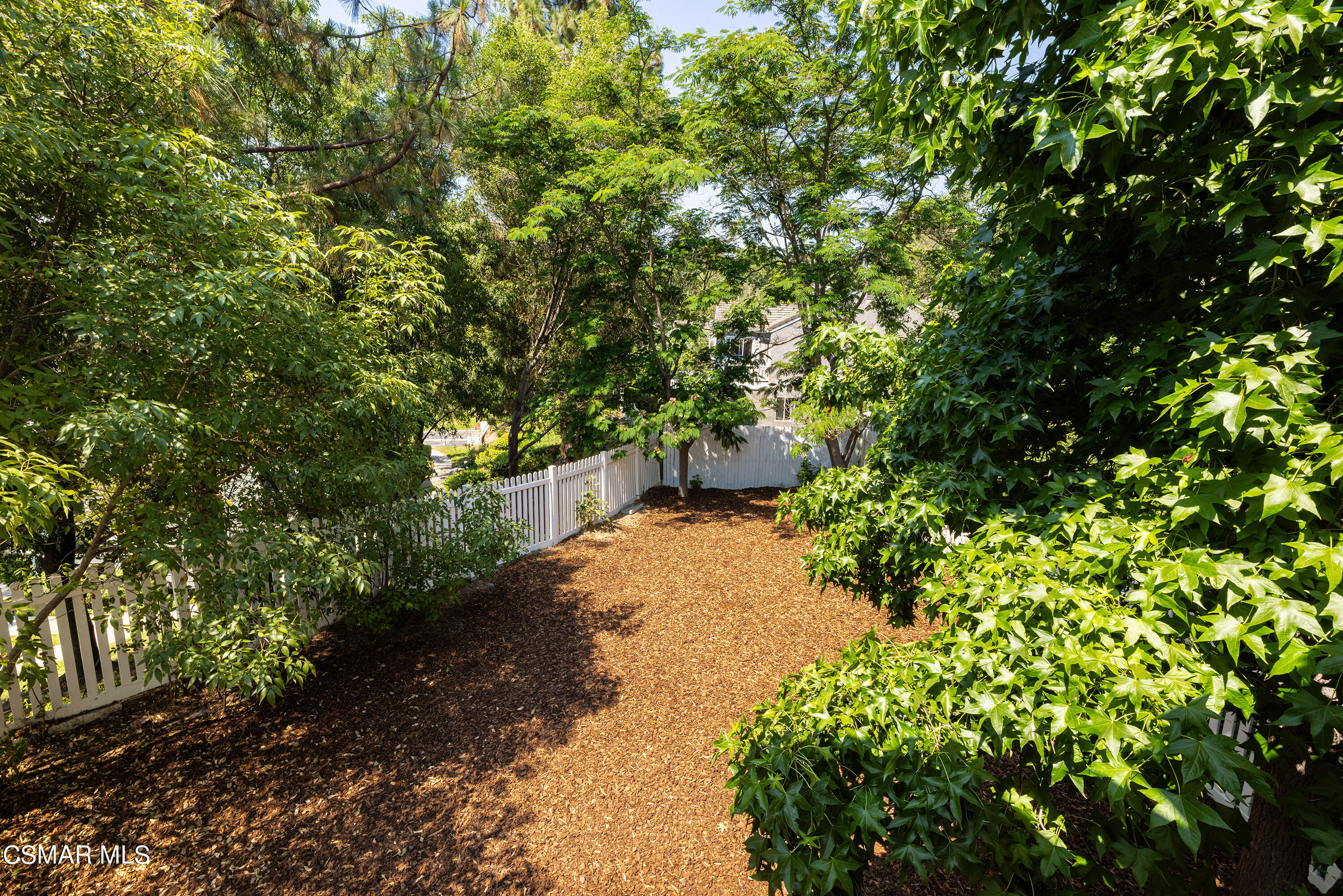 434 Algonquin Drive Simi Valley, CA 93065 - Photo 27 of 30 a backyard of a house with lots of green space
