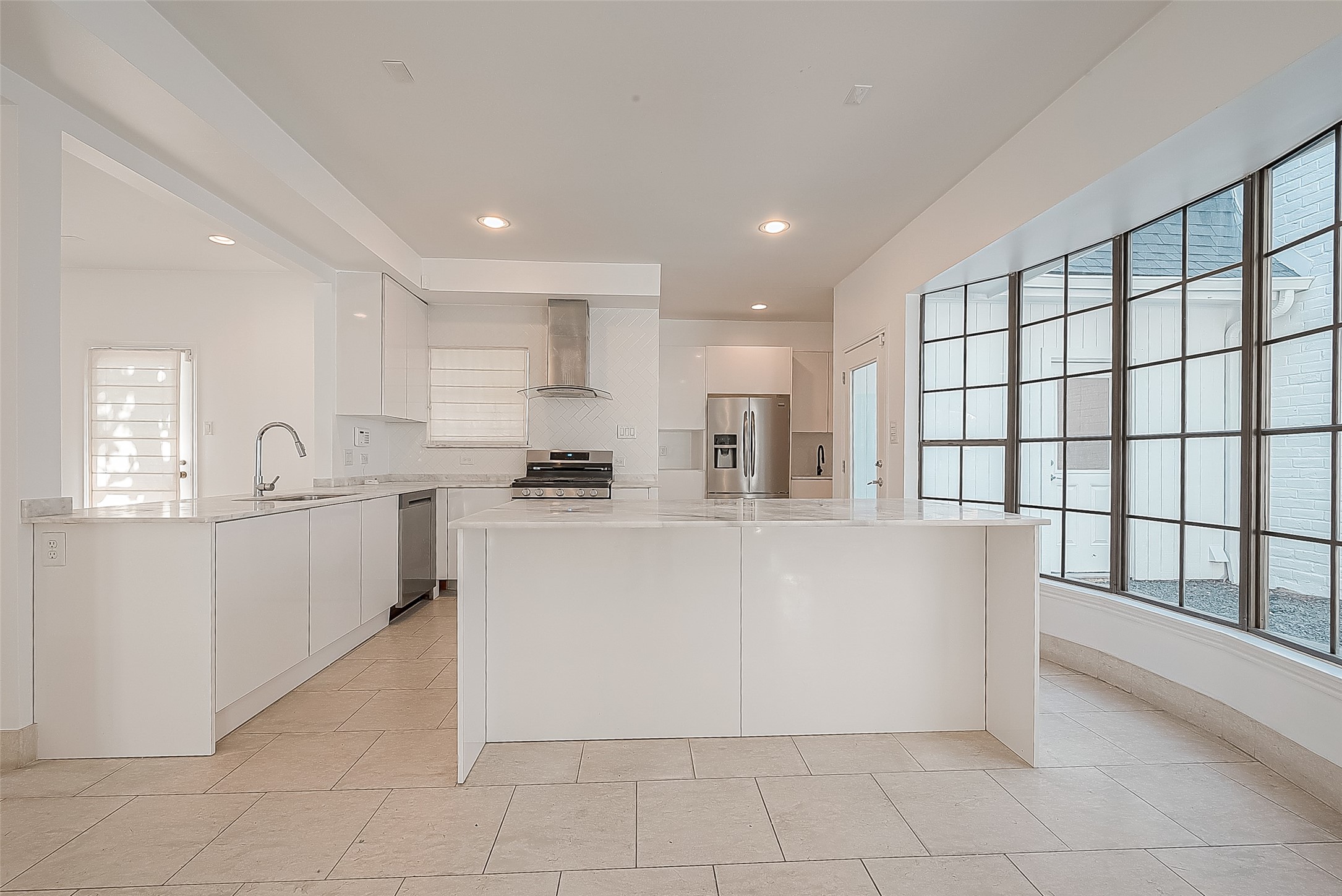 161 Sage Road Houston, TX 77056 - Photo 12 of 36