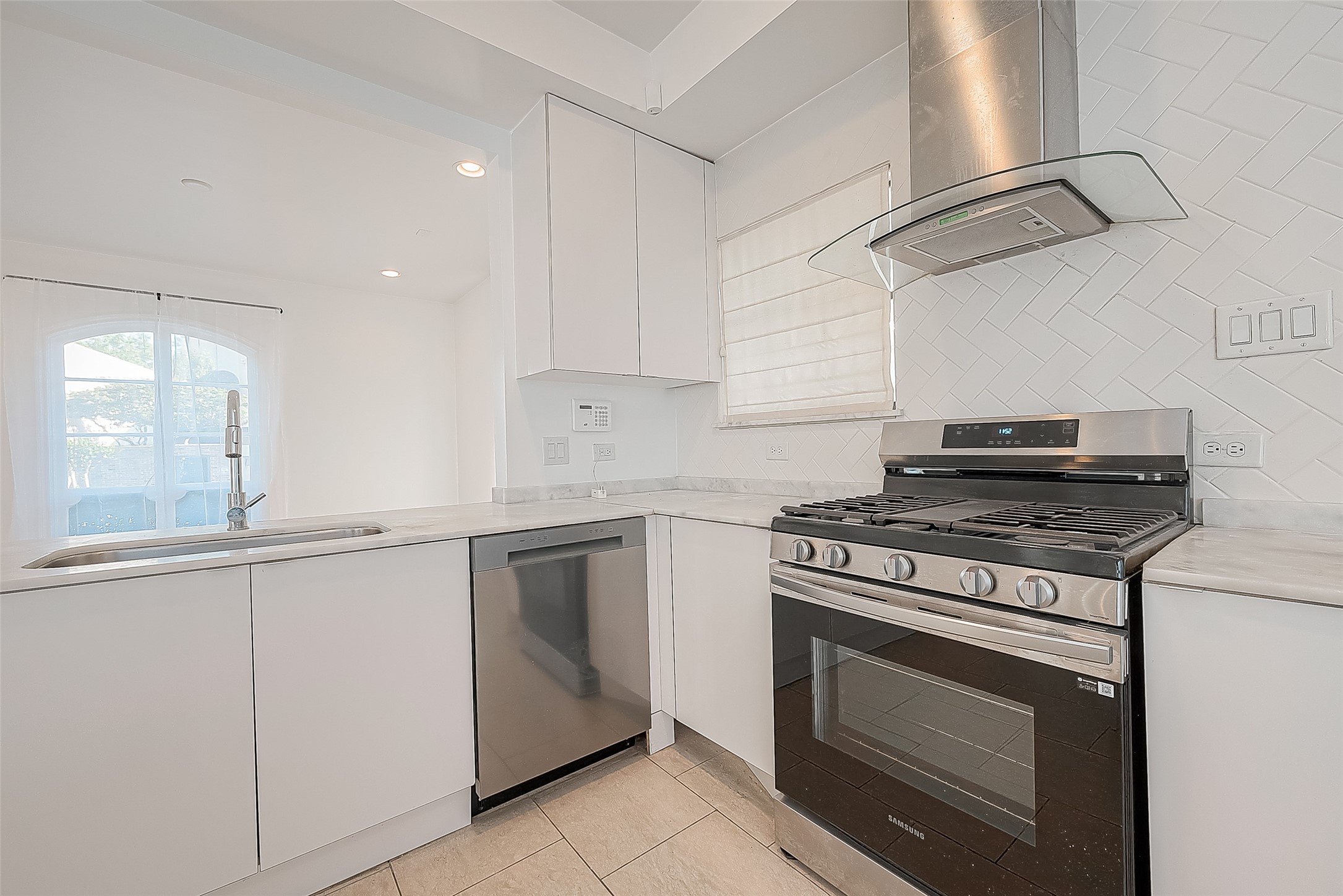 161 Sage Road Houston, TX 77056 - Photo 15 of 36