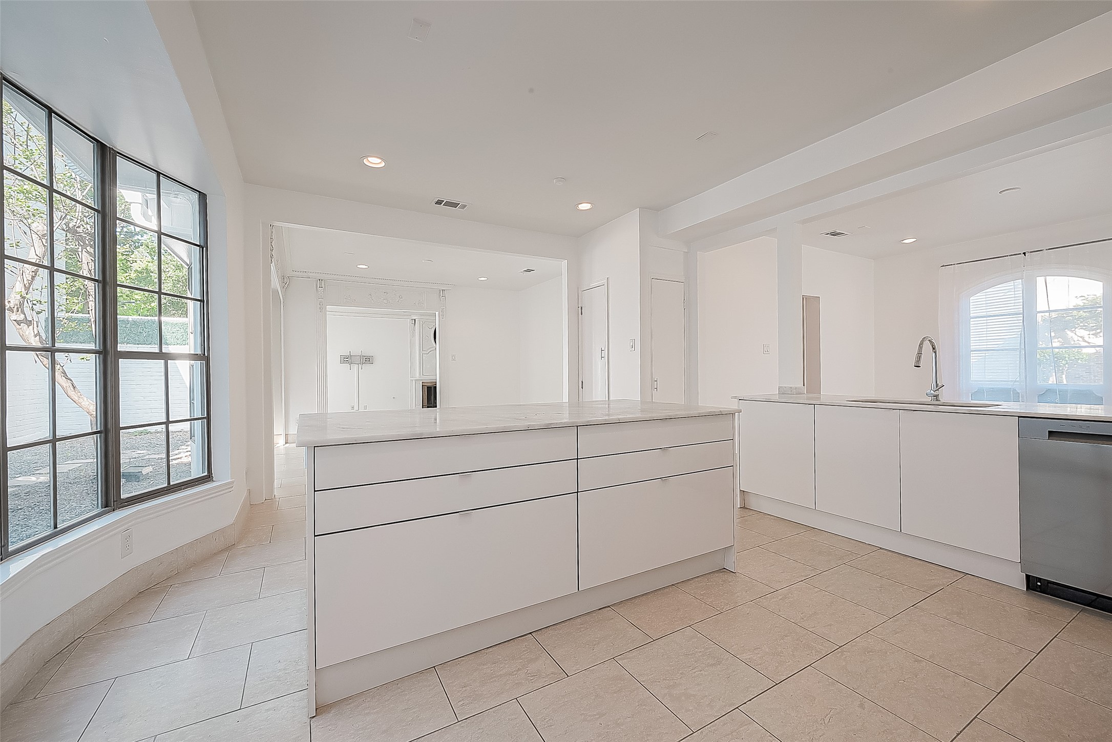 161 Sage Road Houston, TX 77056 - Photo 16 of 36