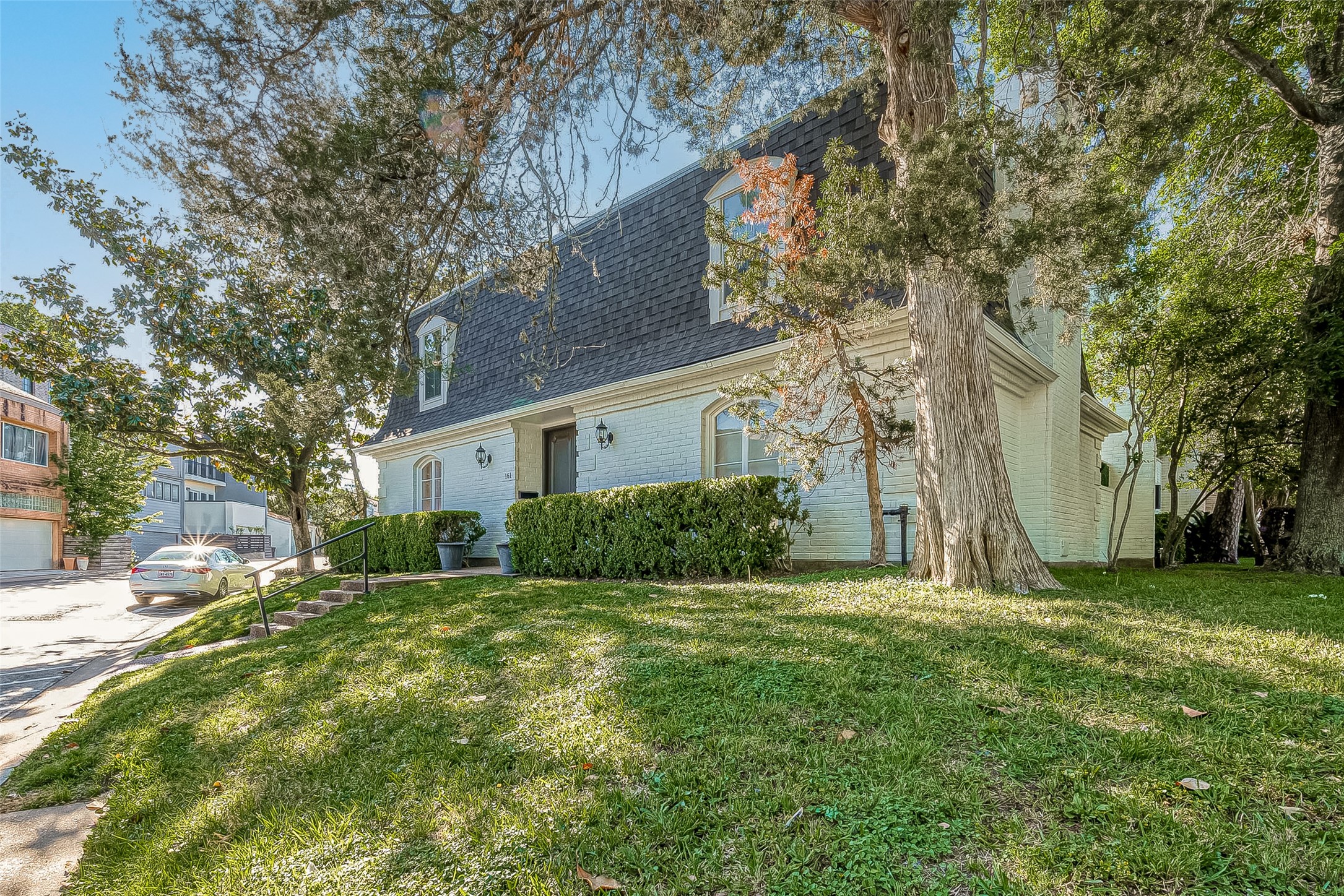 161 Sage Road Houston, TX 77056 - Photo 2 of 36