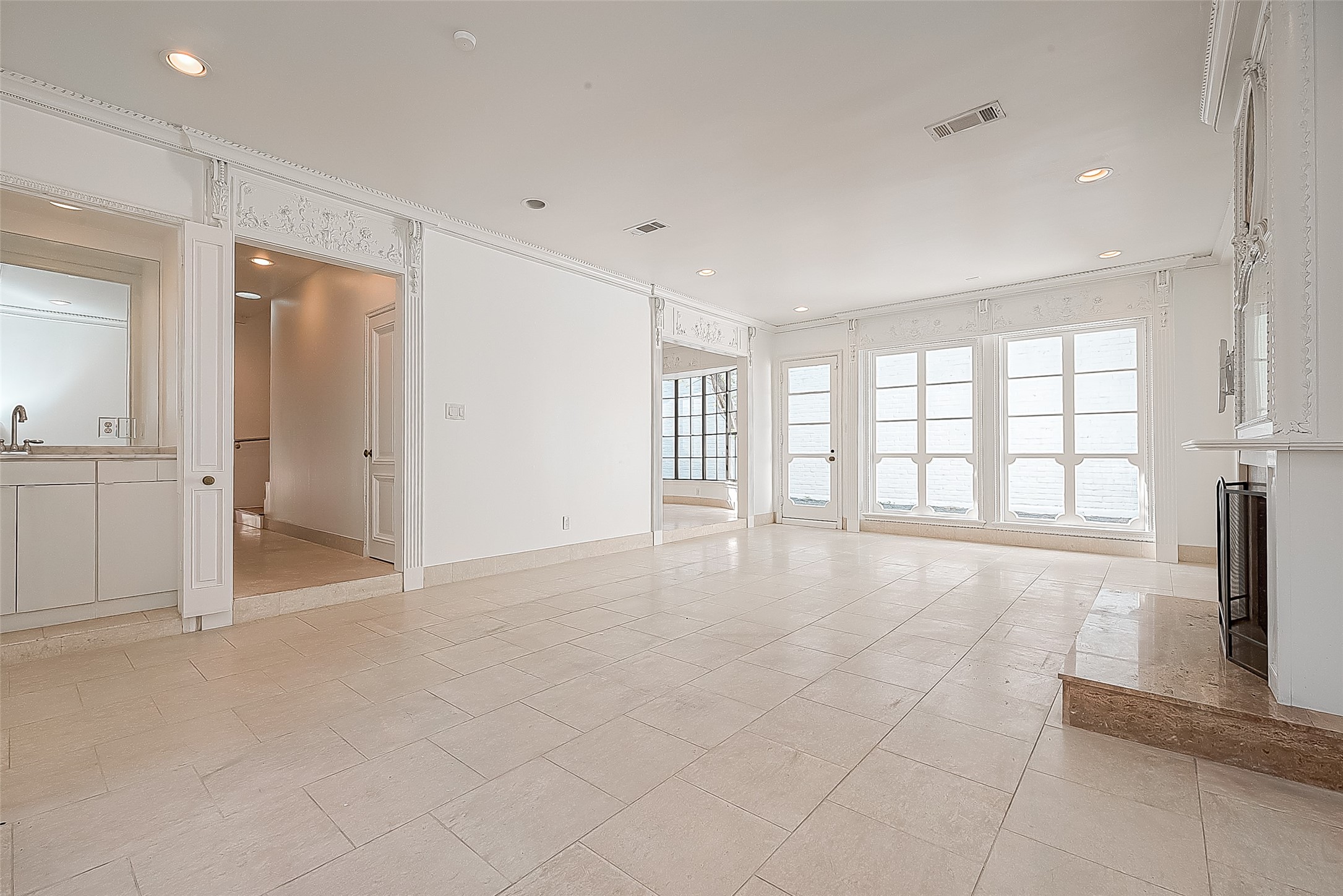 161 Sage Road Houston, TX 77056 - Photo 8 of 36