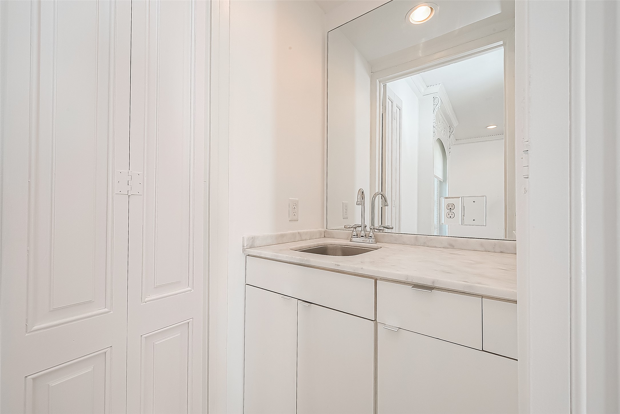 161 Sage Road Houston, TX 77056 - Photo 9 of 36