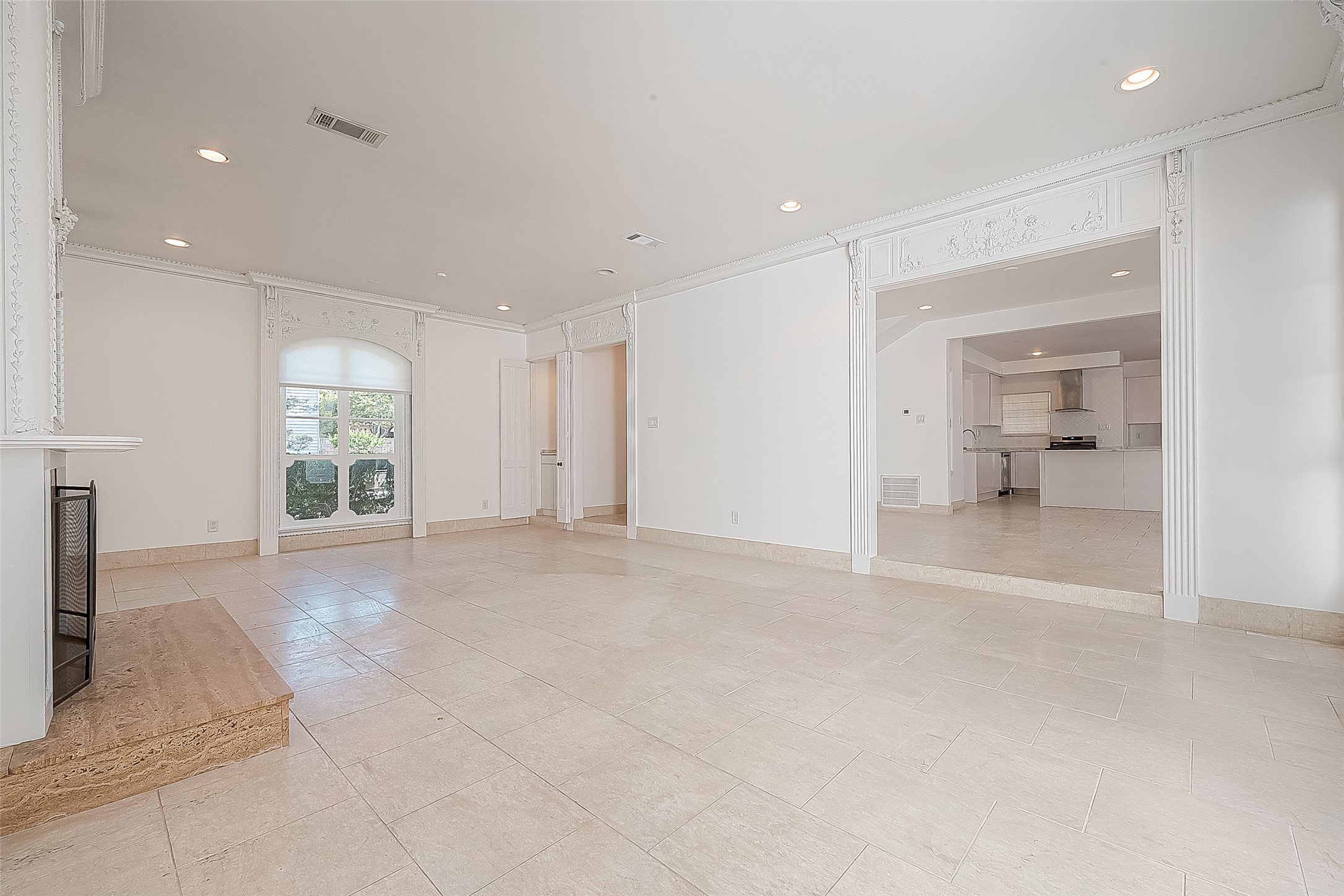 161 Sage Road Houston, TX 77056 - Photo 10 of 36