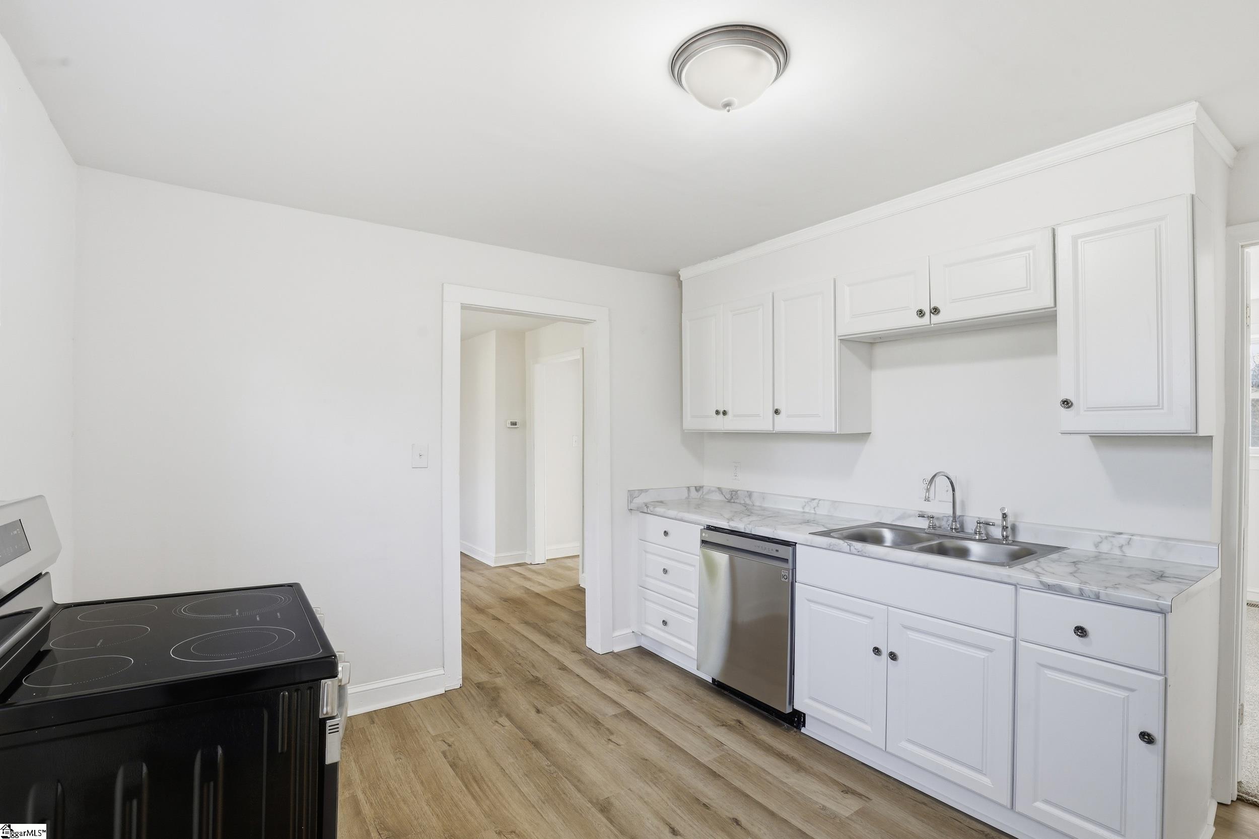 8 Cotton Street Greenville, SC 29609 - Photo 15 of 28