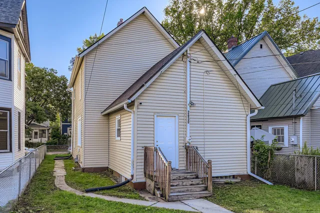 $2,950 | 2630 14th Avenue South, Minneapolis, MN 55407