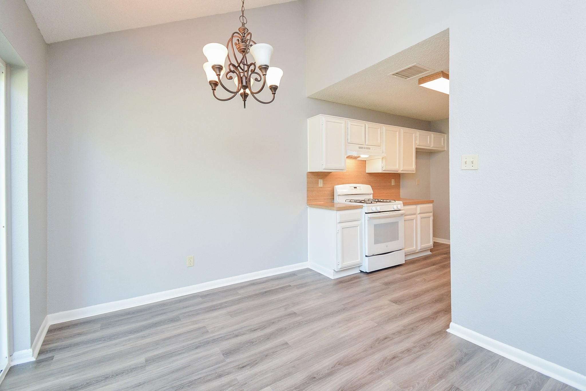 3911 Issacks Way Sugar Land, TX 77479 - Photo 8 of 18 Newly updated kitchen and breakfast space