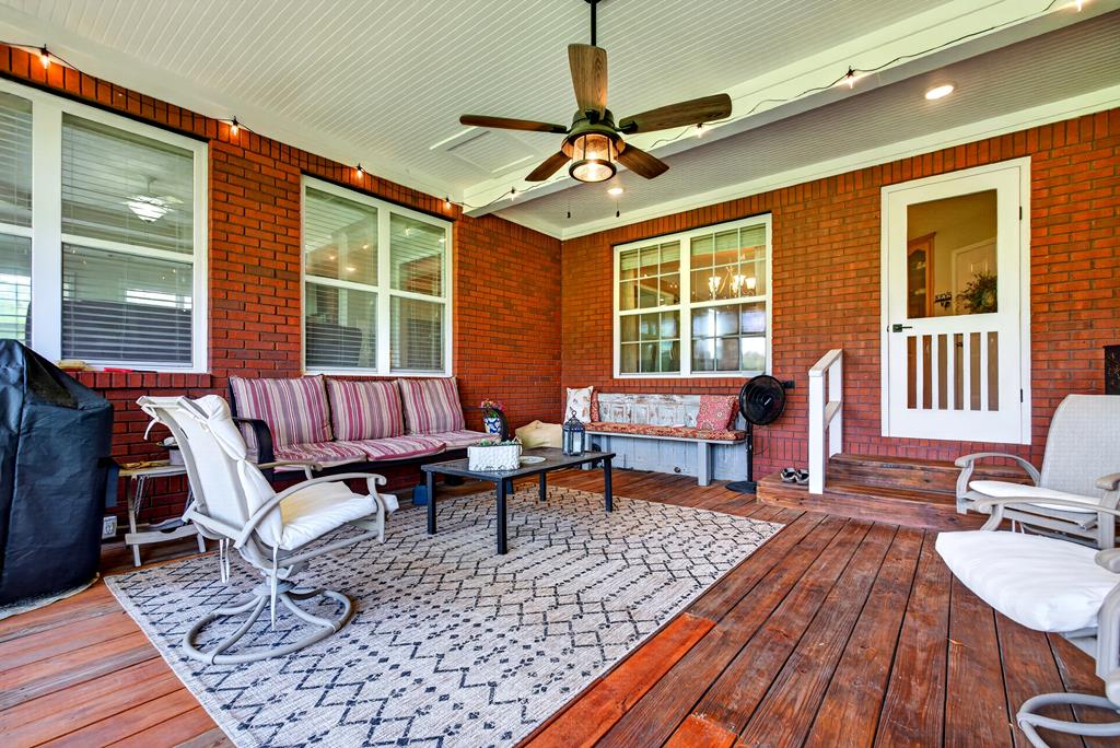 481 Sand Pit Road Mauk, GA 31058 - Photo 4 of 50 a living room with furniture and a window