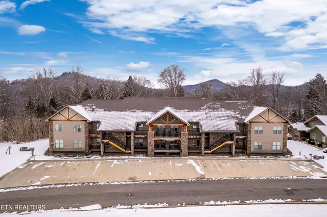 $349,900 | 326 Shooting Star Loop, Unit 201, Townsend, TN 37882