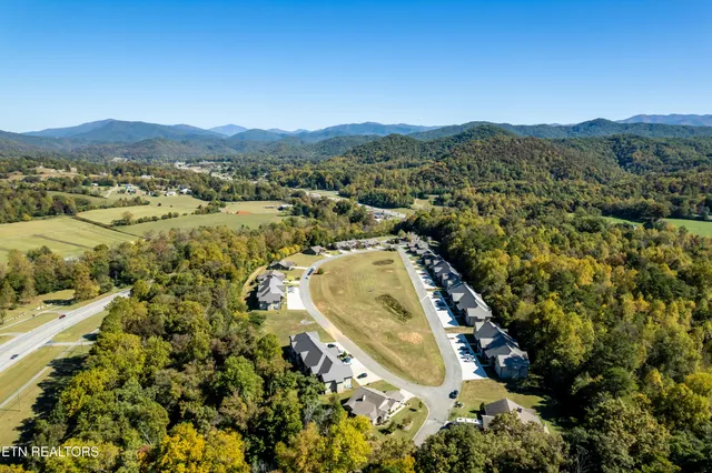 $349,900 | 326 Shooting Star Loop, Unit 201, Townsend, TN 37882