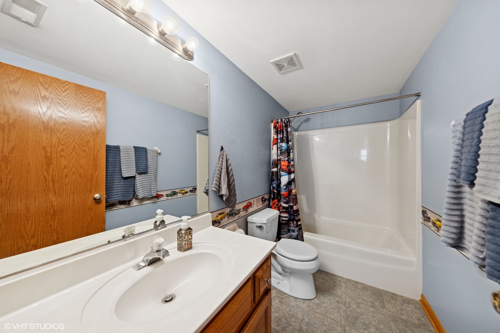 1908 Chestnut Hill Road Plainfield, IL 60586 - Photo 19 of 30 a bathroom with a sink toilet and shower
