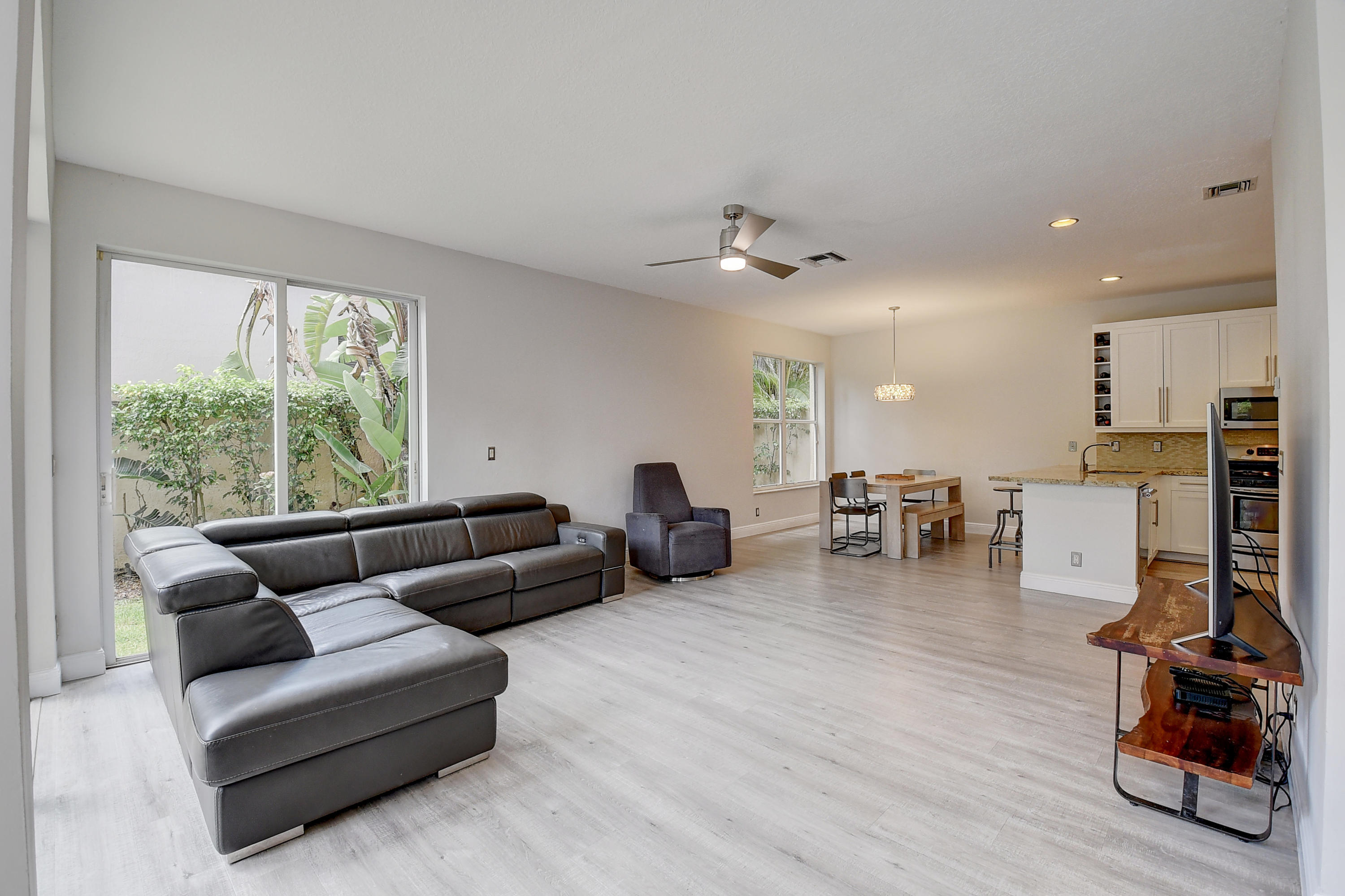 4276 Northwest 66th Drive Boca Raton, FL 33496 - Photo 9 of 53 Family Room - 1