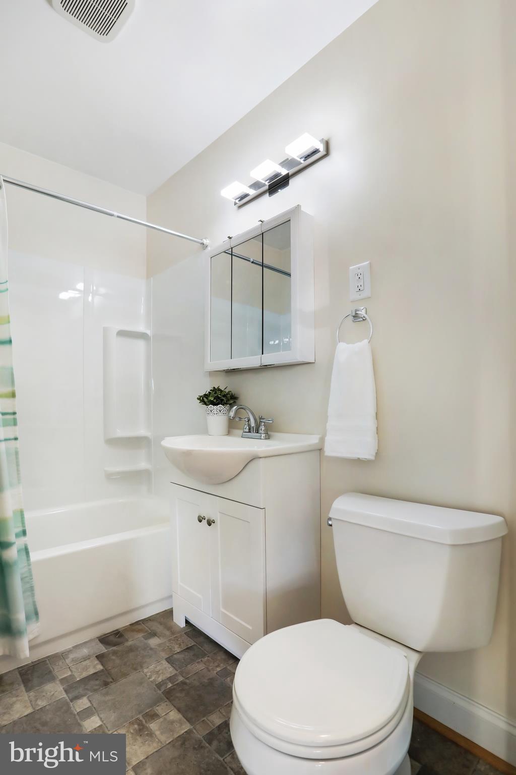 360 Nottingham Road Hagerstown, MD 21740 - Photo 15 of 24 Bath (Master)