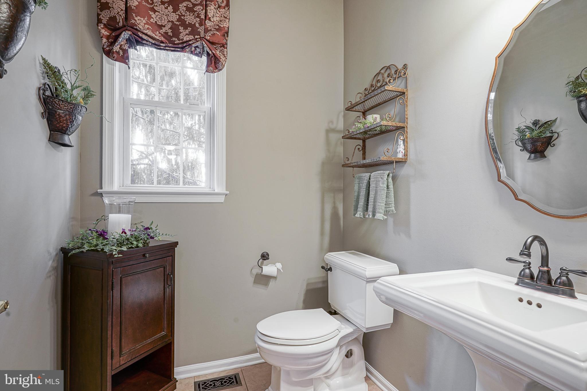804 Chelsea Glenn Road Clarksboro, NJ 08020 - Photo 19 of 58 a bathroom with a sink toilet and a mirror