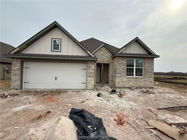$319,900 | 1535 Birdie Court, Navasota, TX 77868