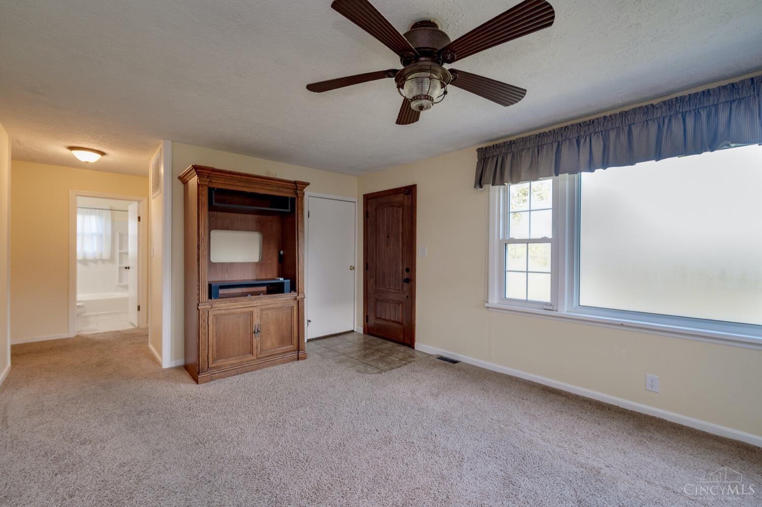 6411 Decker Road Franklin, OH 45005 - Photo 7 of 26 Gallery Image 7