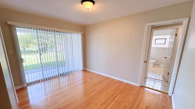 $227,000 | 944 East 163rd Place, South Holland, IL 60473