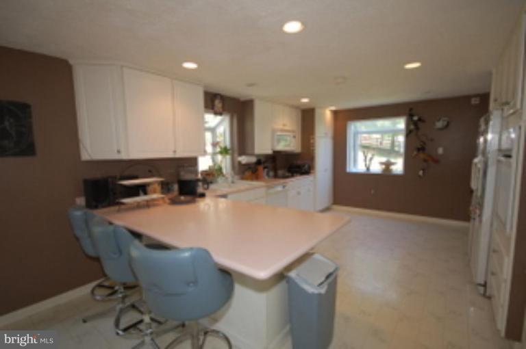 14143 Taylorstown Road Leesburg, VA 20176 - Photo 8 of 15 a large kitchen with a table and chairs