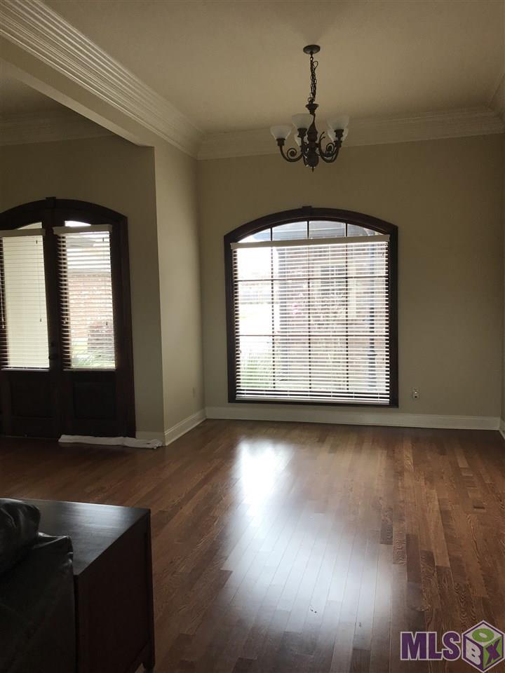 9068 Foxgate Drive Baton Rouge, LA 70809 - Photo 2 of 10
