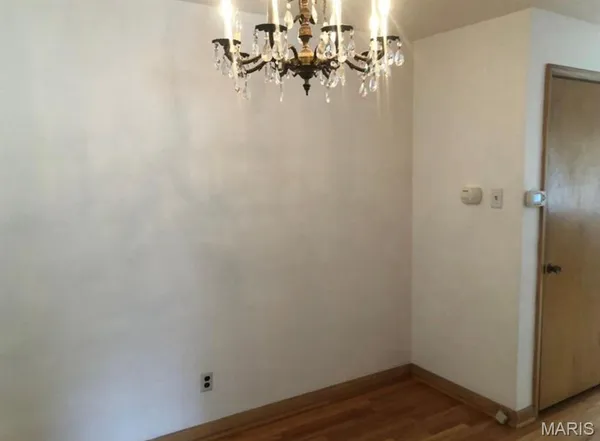 $1,200 | 8412 Winzenburg Drive, Richmond Heights, MO 63117