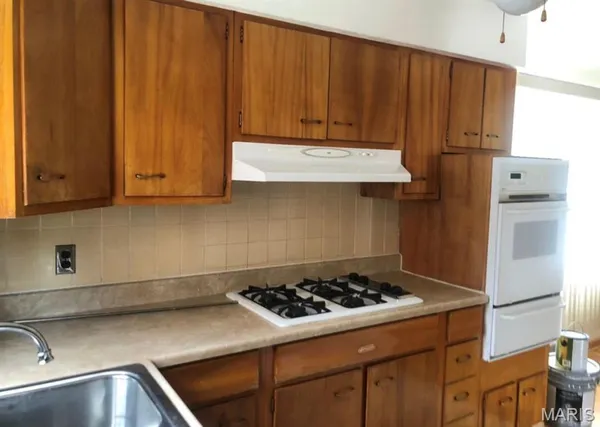 $1,200 | 8412 Winzenburg Drive, Richmond Heights, MO 63117